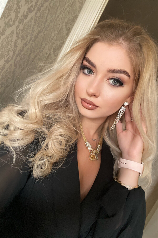 Gorgeous Elizaveta 23 Y O From Moscow With Blonde Hair ID 589253