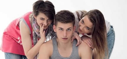 Comment savoir si vous plaisez à une fille: Guide compréhensible