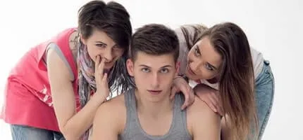 Comment savoir si vous plaisez à une fille: Guide compréhensible