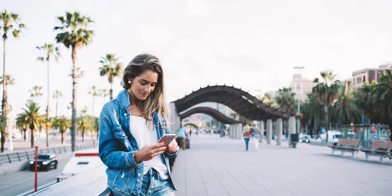 Los Angeles men using online international dating video chat and live chat to meet foreign women