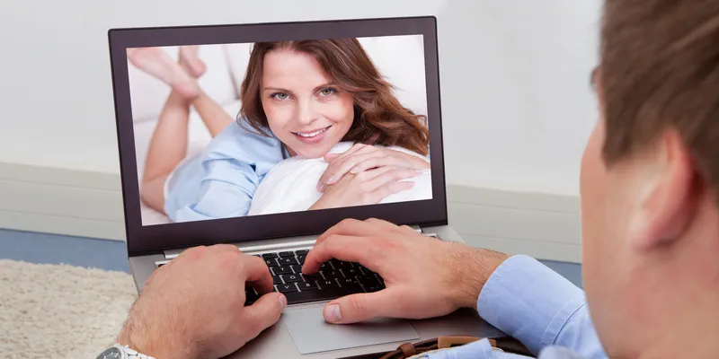 Online international dating for New York men using video chat and live chat