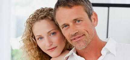 Comment un homme se comporte quand il est amoureux - signes qui ne trompent pas