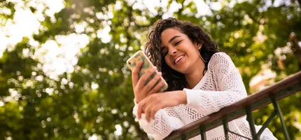 How to Meet Latin Women Online Safely and Naturally