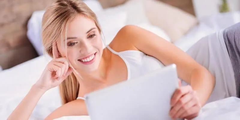 How to Start a Conversation with a Girl Online