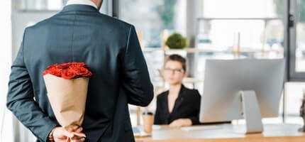 How to tell if a woman likes you at work, tips