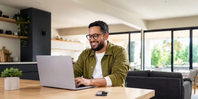 Video chat routine for German men in long-distance relationships
