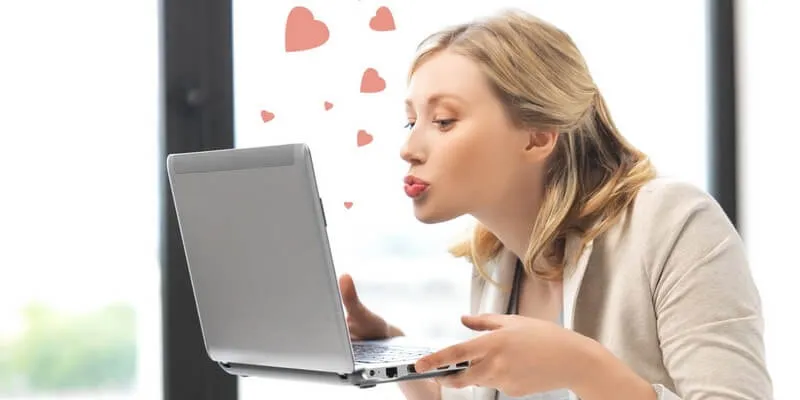 How to Meet Women Online Safely and Naturally