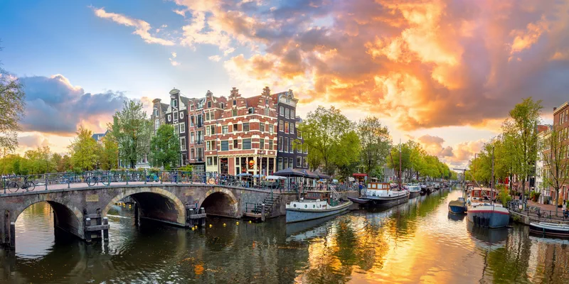 Where to meet women in Amsterdam