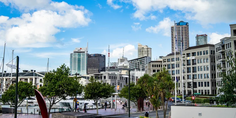 Top 10 best places to meet women in Auckland across CBD waterfront neighbourhoods and beaches