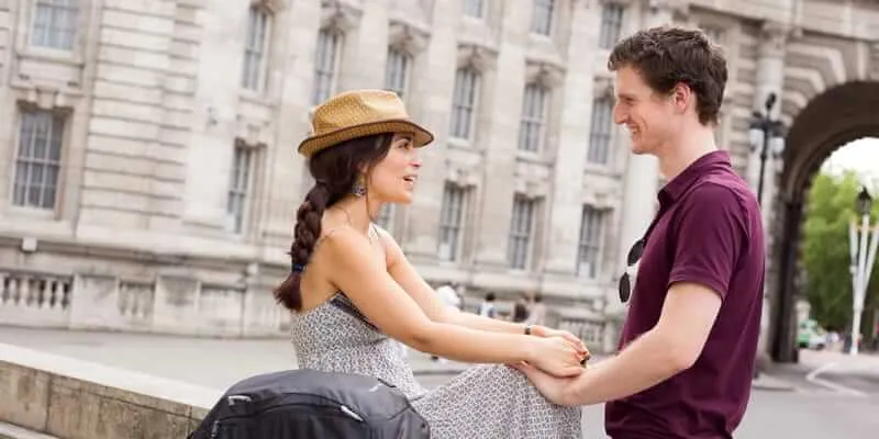 How to make a strong first impression when meeting women in London