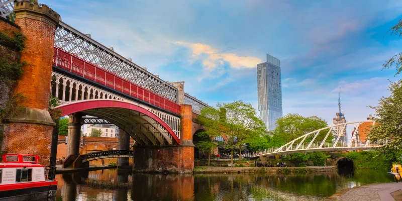 Castlefield canals and dating atmosphere in Manchester