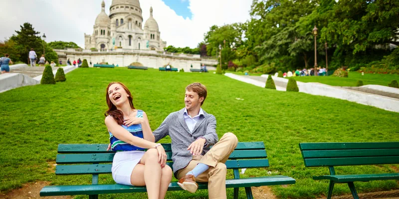 How to make a strong first impression when meeting women in Paris