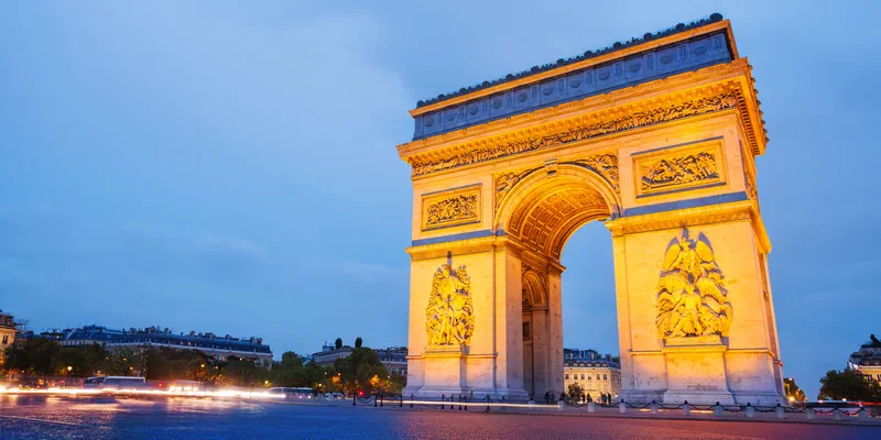 Top 10 best places to meet women in Paris