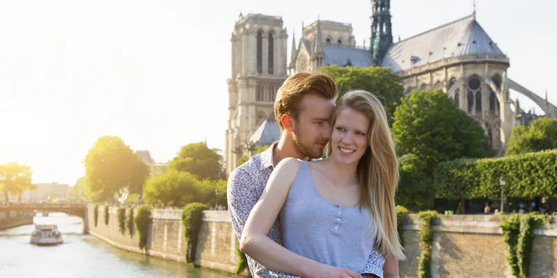 Why Paris is great for meeting women offline