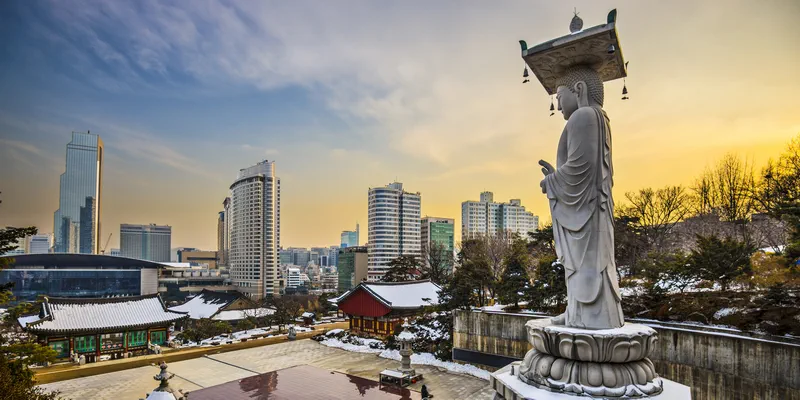 Where to meet women in Seoul for real offline connections in Hongdae Itaewon Gangnam and Han River parks