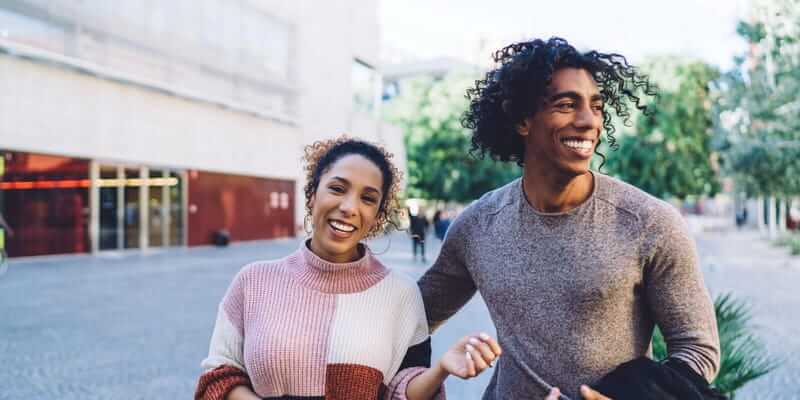 How to make a strong first impression when meeting women in Toronto