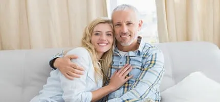 Younger Women Dating Older Men: 7 Facts, Benefits, Risks, and Real Advice