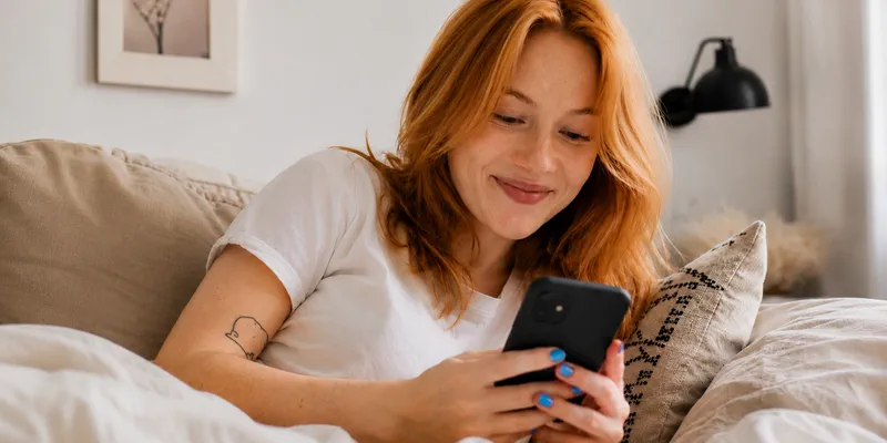 Video trust and reality in online relationships