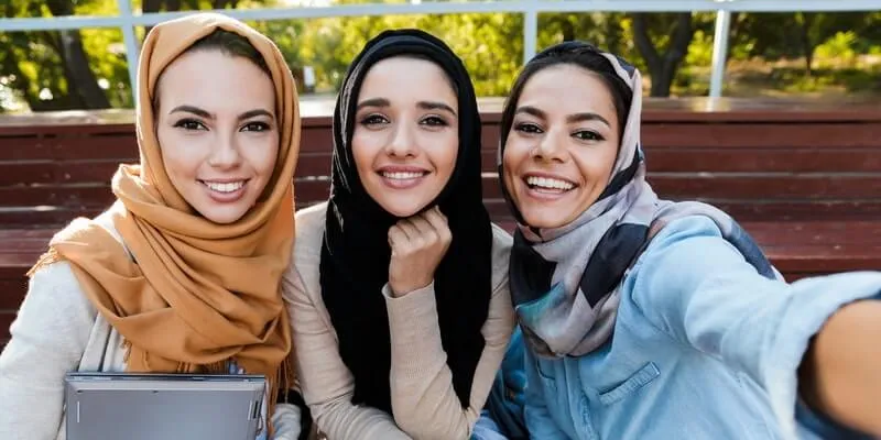 Meet Arab women