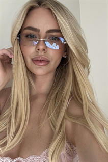 Jolie fille ukrainienne anastasia de lviv avec Blond cheveux, âge 25