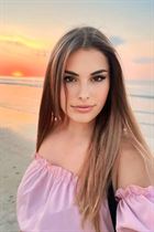 Mariée de limoges luiza avec Chatain clairs cheveux, âge 23 photo-16