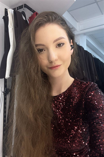 Dama ucraniana soltera sofia de chernivtsi con pelo Marrón claro y edad 19