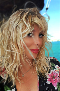 Dama ucraniana soltera irina de kyiv con pelo Rubio y edad 51