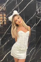 Perfect woman marta from lisbon with Blonde hair age 26 photo-4