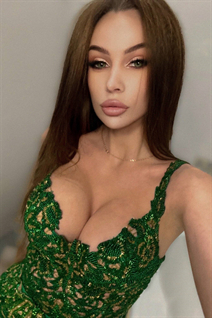 Saliendo con chica ucraniana anastasia de odesa con pelo Marrón oscuro y edad 26