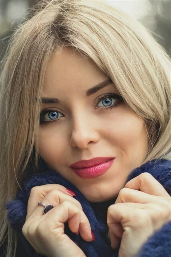 Charming Alyona 36 Y O From Dublin With Blonde Hair Id 975294