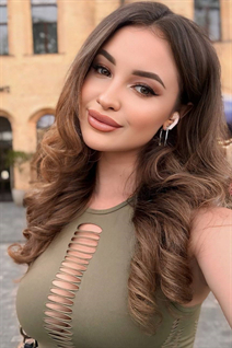 Beautiful Ukrainian girl iryna from kiev with Dark Brown hair age 27