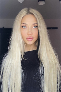 Esposa ucraniana elena de rivne con pelo Rubio y edad 37