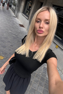 Mujer perfecta julianna de kiev con pelo Rubio y edad 33