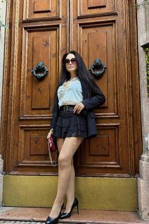 Jolie fille irina de carrara avec Brunette cheveux, âge 48