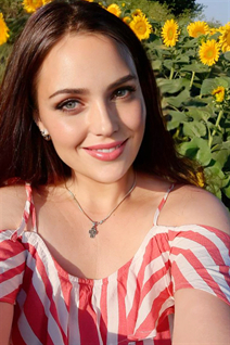 Ukrainian wife from new york tatiana with Light Brown hair age 33