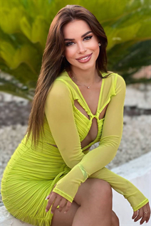 Girl in Ukraine yana from kiev with Light Brown hair age 28