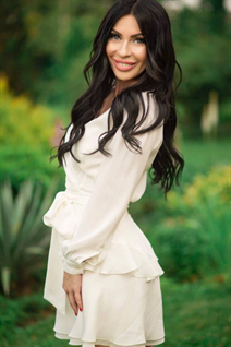 Femme ukrainienne pour sortir avec oksana de kyiv avec Noirs cheveux, âge 48
