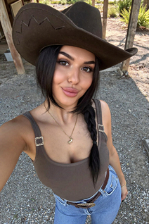 Ukrainian bride kateryna from kyiv with Black hair age 26