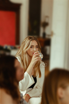 Dama ucraniana viktoriia de khmelnitsky con pelo Rubio y edad 21 photo-25