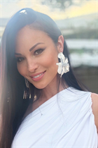 marbella mariée yana avec Noirs cheveux, âge 40 photo-8