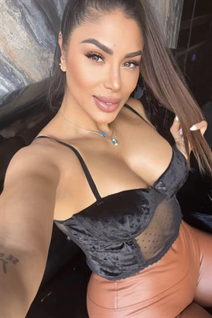 Dating a venezuelan woman geraldine from rio de janeiro with Light Brown hair 40 years old