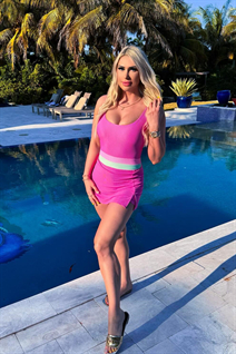 Hermosa esposa de Ucrania olga de kyiv con pelo Rubio y edad 37