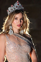 Pretty girl andreina-carolina from madrid with Light Brown hair age 28 photo-4