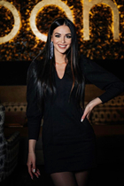 Femme parfaite yuliia de rome avec Noirs cheveux, âge 32 photo-1