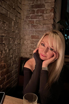 Femme parfaite elena de vienna avec Blond cheveux, âge 51 photo-15