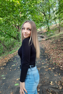 Ukrainain women natalia from vinnitsa with Light Brown hair age 18