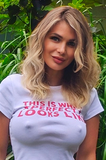 Fille célibataire ukrainienne yana de kiev avec Chatain clairs cheveux, âge 39