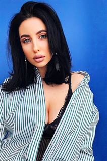 Beautiful single ukrainian woman olga from kharkiv with Black hair age 32