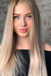 Saliendo con chica ucraniana victoriia de kiev con pelo Rubio y edad 28