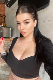 Salir con chica ucraniana valeriia de poltava con pelo Negro y edad 24